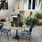 One Bedroom Apt 30 Steps From Prime Beach Generator Parking Included